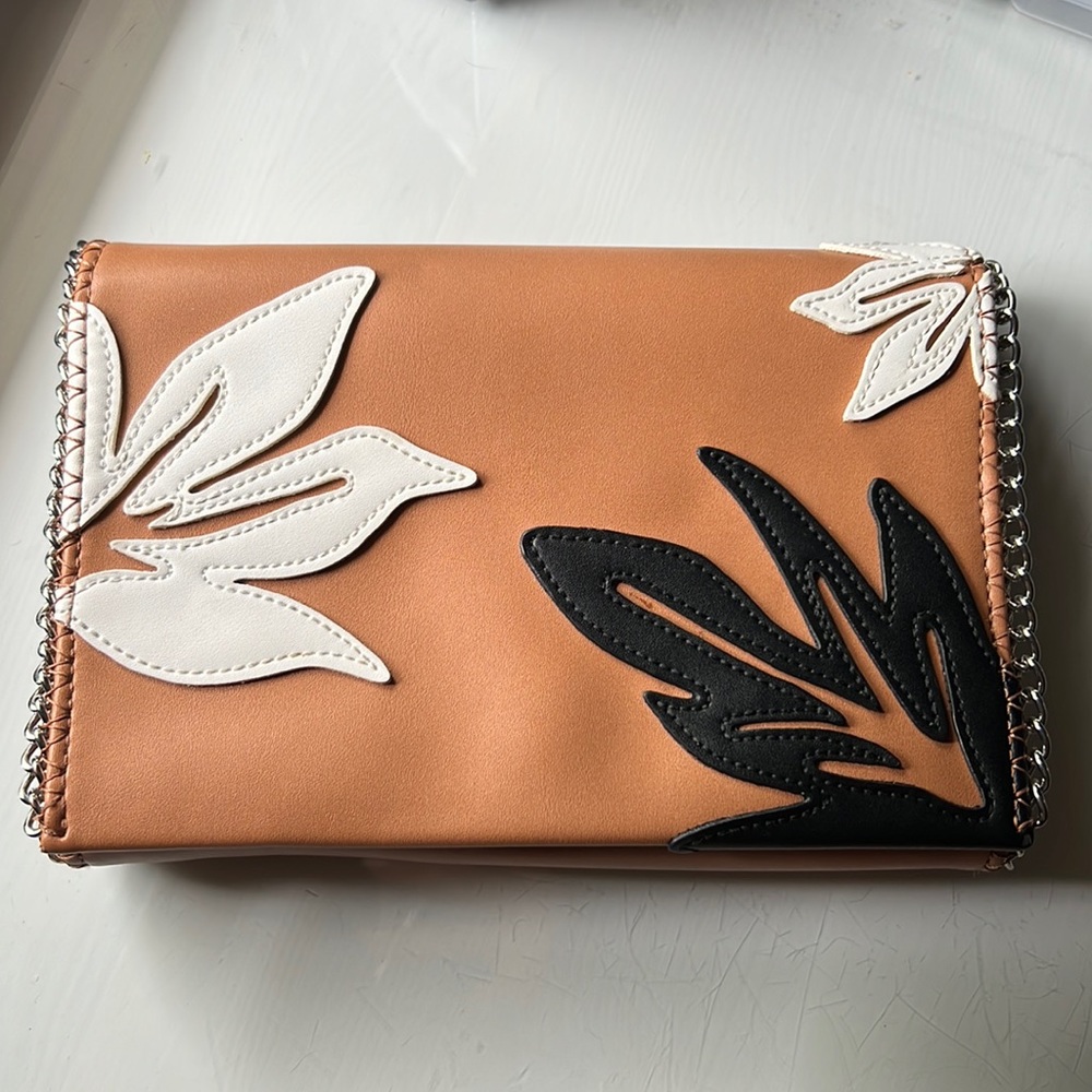 Chelsea 28 crossbody with chain